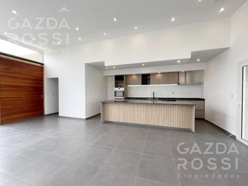 venta casa con piscina en Barrio San Felipe