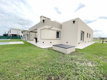 venta casa con piscina en Barrio San Felipe