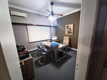 Casa en  Las Heras 699 esquina San martin ( apto profesional)