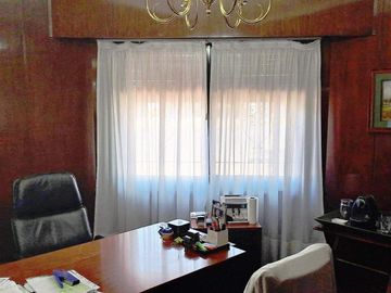 Casa en  Las Heras 699 esquina San martin ( apto profesional)