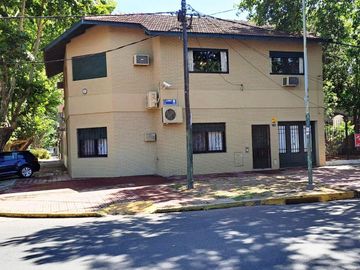 Casa en  Las Heras 699 esquina San martin ( apto profesional)