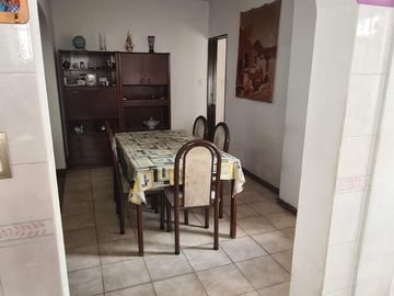 Casa 4 ambientes con jardin en Villa Ballester