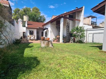 Casa 4 ambientes con jardin en Villa Ballester