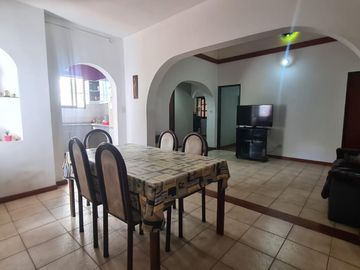 Casa 4 ambientes con jardin en Villa Ballester
