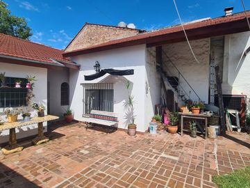 Casa 4 ambientes con jardin en Villa Ballester