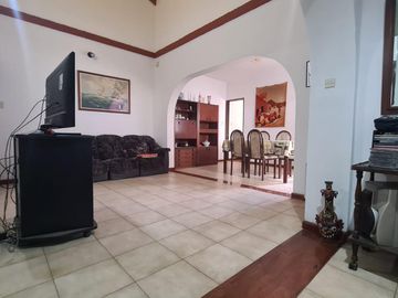 Casa 4 ambientes con jardin en Villa Ballester