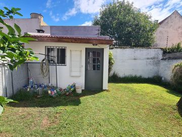 Casa 4 ambientes con jardin en Villa Ballester