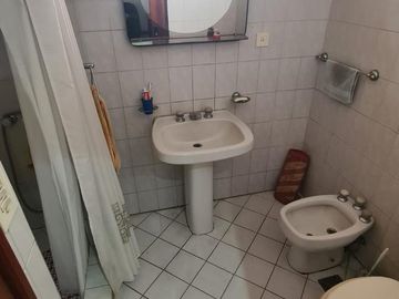 Casa 4 ambientes con jardin en Villa Ballester