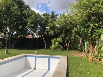 Casa en venta/renta sobre avenida en Colonia Buenavista, Mérida