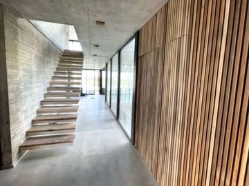 Casa en el Barrio Lagos del Golf. Nordelta