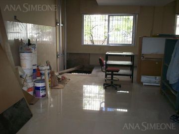 Depósito/Local 370m2 en 3 plantas a 2 cuadras 9 de Julio