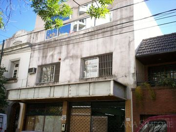 Depósito/Local 370m2 en 3 plantas a 2 cuadras 9 de Julio