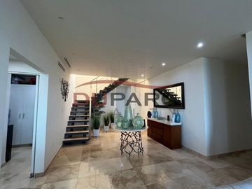 Penthouse Amueblado de 3 Recamaras en Venta, Country Club