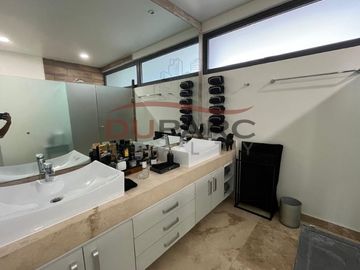 Penthouse Amueblado de 3 Recamaras en Venta, Country Club