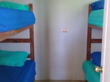 Vendo casa con 3 cabañas y terreno, giro comercial en Iloca.