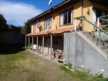 Vendo casa con 3 cabañas y terreno, giro comercial en Iloca.