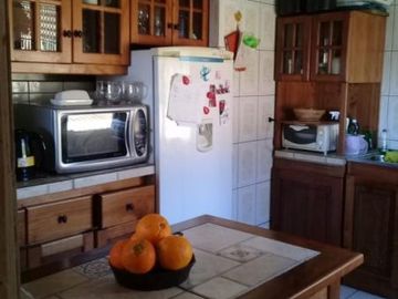 Vendo casa con 3 cabañas y terreno, giro comercial en Iloca.