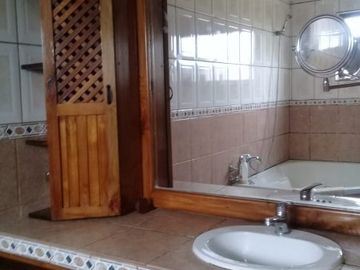 Vendo excelente y amplia casa / Parcela en Romeral.