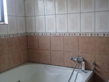 Vendo excelente y amplia casa / Parcela en Romeral.