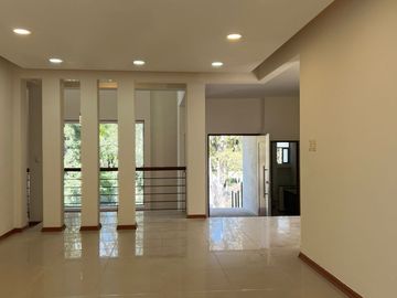 RENTA MANSION EN CLUB DE GOLF   VALLE ESCONDIDO