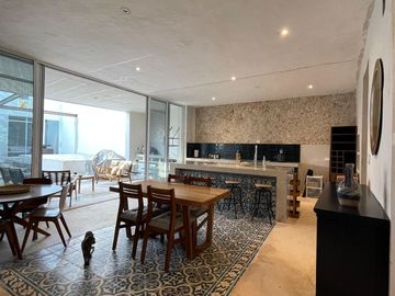 Casona Amueblada en Venta o Renta en el Corazón de Mérida con Loft Independiente