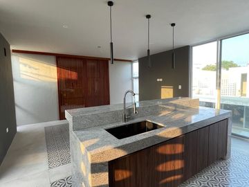 Casona Amueblada en Venta o Renta en el Corazón de Mérida con Loft Independiente