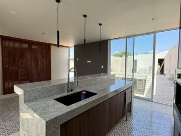 Casona Amueblada en Venta o Renta en el Corazón de Mérida con Loft Independiente