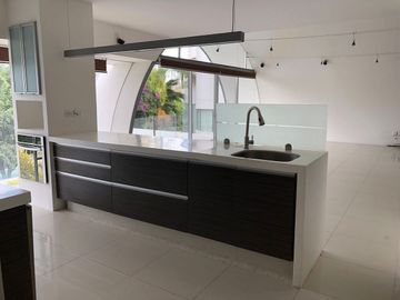 Hermosa Residencia en Cumbres del Lago, Juriquilla, Diseño de Autor, de REVISTA!