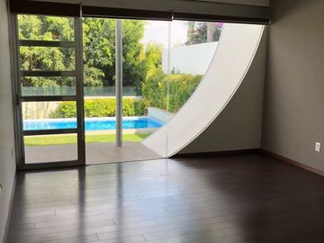 Hermosa Residencia en Cumbres del Lago, Juriquilla, Diseño de Autor, de REVISTA!