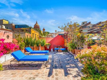 En Venta Casa en el Centro de San Miguel de Allende – Con Casa para Huéspedes