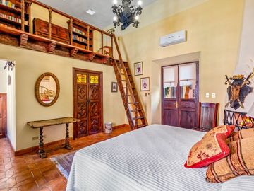 En Venta Casa en el Centro de San Miguel de Allende – Con Casa para Huéspedes