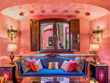 En Venta Casa en el Centro de San Miguel de Allende – Con Casa para Huéspedes