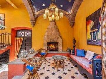 En Venta Casa en el Centro de San Miguel de Allende – Con Casa para Huéspedes