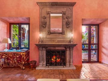 En Venta Casa en el Centro de San Miguel de Allende – Con Casa para Huéspedes