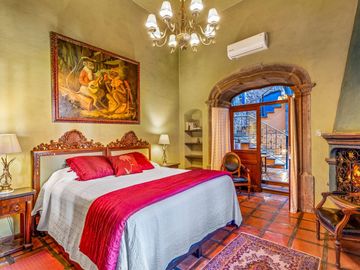 En Venta Casa en el Centro de San Miguel de Allende – Con Casa para Huéspedes