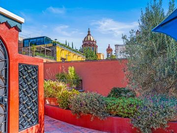 En Venta Casa en el Centro de San Miguel de Allende – Con Casa para Huéspedes