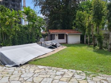 SE VENDE CASA CON AMPLIO TERRENO EN COCO DEL MAR