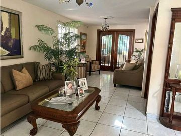 VENDO CASA UNIFAMILIAR EN CONDADO DEL REY