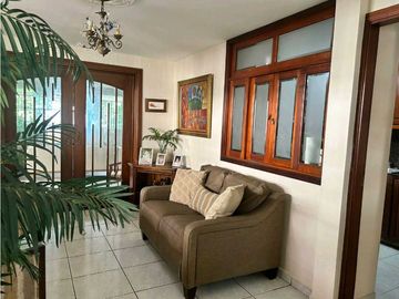 VENDO CASA UNIFAMILIAR EN CONDADO DEL REY
