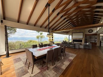 SE VENDE ESPECTACULAR CASA EN CHIA