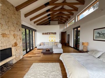 SE VENDE ESPECTACULAR CASA EN CHIA