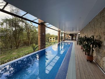 SE VENDE ESPECTACULAR CASA EN CHIA
