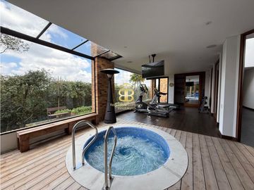 SE VENDE ESPECTACULAR CASA EN CHIA