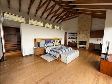 SE VENDE ESPECTACULAR CASA EN CHIA