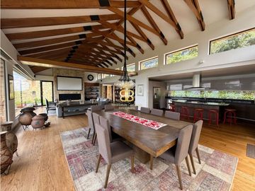 SE VENDE ESPECTACULAR CASA EN CHIA
