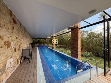 SE VENDE ESPECTACULAR CASA EN CHIA
