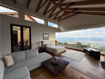 SE VENDE ESPECTACULAR CASA EN CHIA