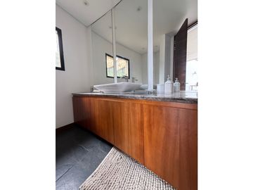 SE VENDE ESPECTACULAR CASA EN CHIA
