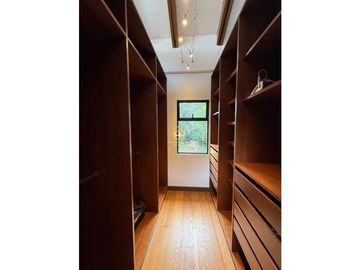 SE VENDE ESPECTACULAR CASA EN CHIA