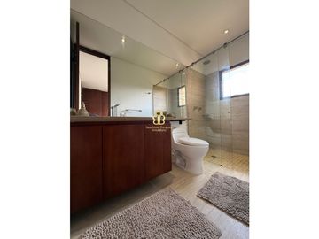SE VENDE ESPECTACULAR CASA EN CHIA